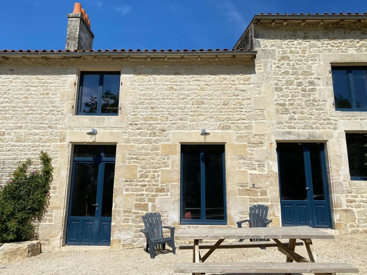Chateau Des Loups - Les Cedres Bleus Echire Екстер'єр фото